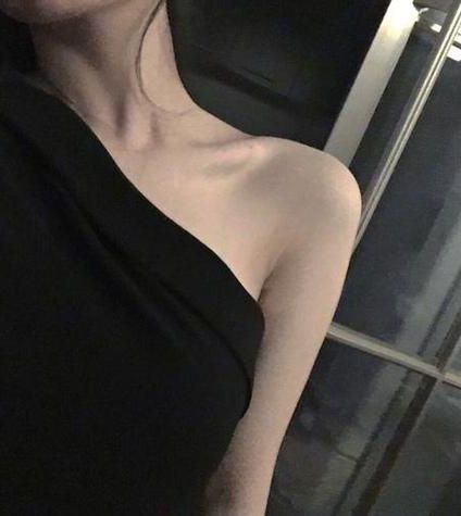 《每天都在哭的小狗》作者：一一的一一